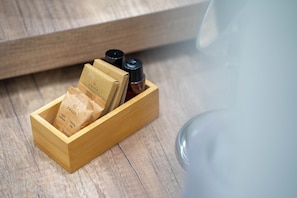 Phòng đôi Superior, phòng tắm riêng, quang cảnh thành phố (Pirandello) | Phòng tắm | Đồ dùng nhà tắm miễn phí, máy sấy tóc, dép đi trong nhà