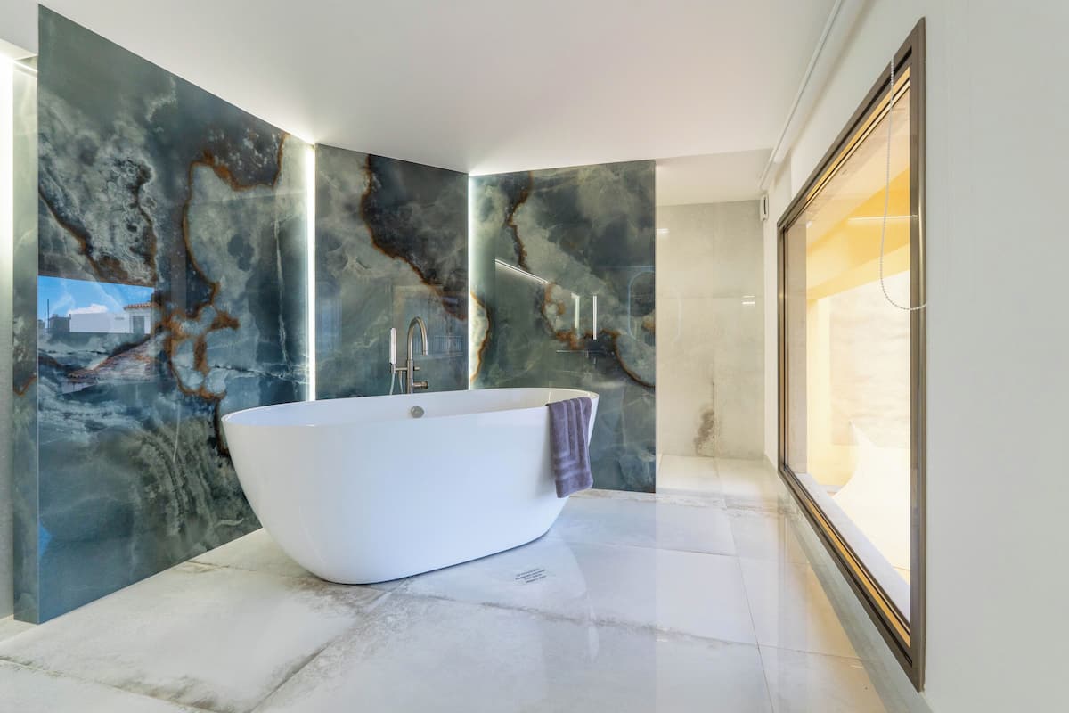 Premium Double Room, Private Bathroom, Courtyard View (Camilleri) | Bathroom | Free toiletries, hair dryer, slippers, bidet