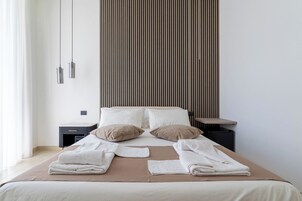 Deluxe Double Room, Private Bathroom, City View (Verga) | Frette Italian sheets, premium bedding, pillowtop beds, minibar