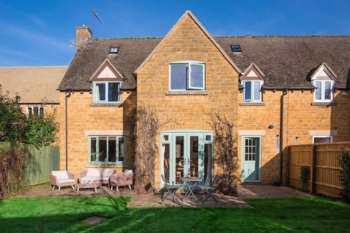 fabulous and homely dog friendly holiday cottage  - Kingsley House