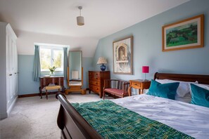 3 chambres, fer et planche à repasser, Wi-Fi, draps fournis