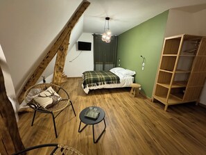 1 dormitorio, tabla de planchar con plancha, cuna de viaje y wifi gratis