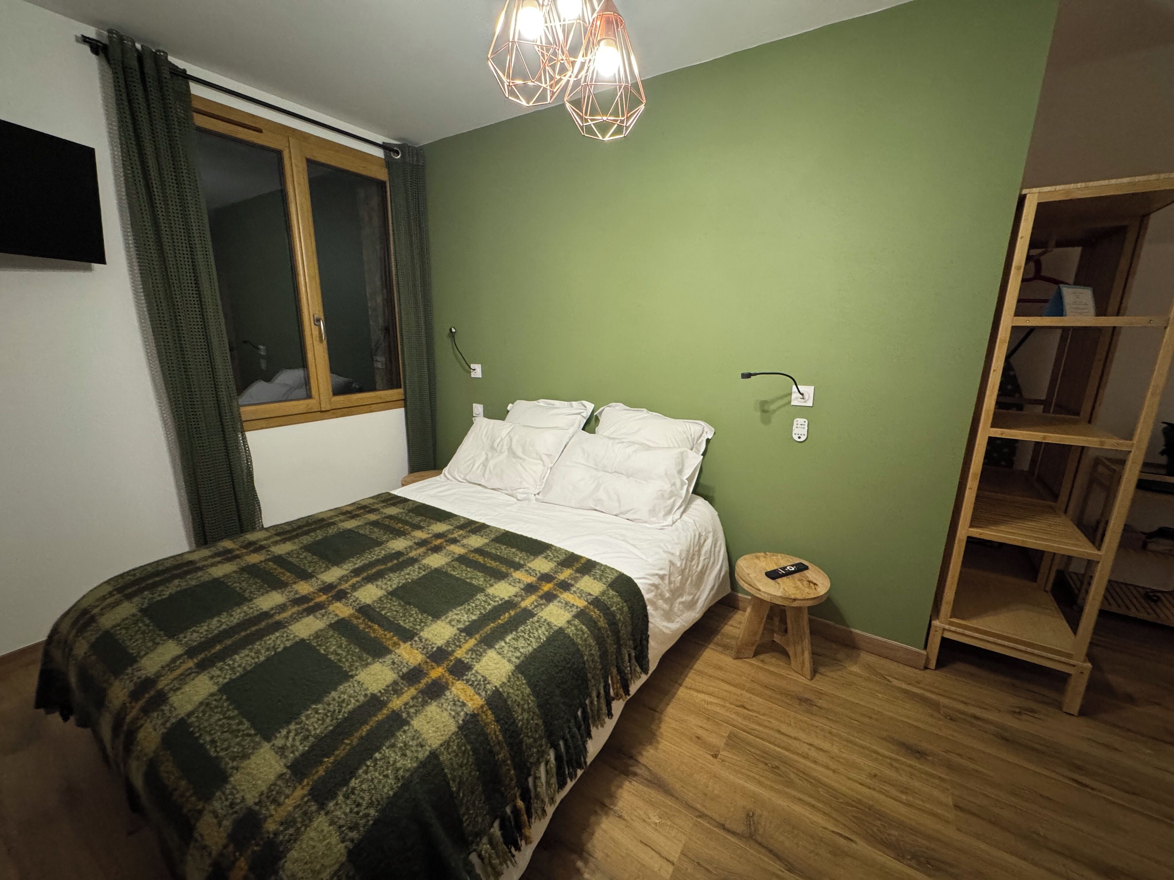 1 chambre, fer et planche à repasser, lit parapluie, Wi-Fi gratuit
