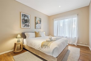 4 habitaciones, escritorio, tabla de planchar con plancha y wifi 