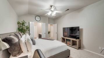 3 slaapkamers, een strijkplank/strijkijzer, wifi, beddengoed