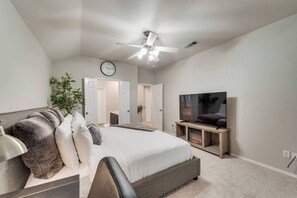 3 bedrooms, iron/ironing board, WiFi, bed sheets - The Côte Haven | A Luxury And Cozy Home Experience 3BD/2BATH (Denton County)
