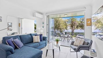 Apartamento, 2 quartos | Área de estar