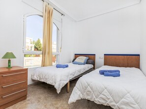 2 quartos, escrivaninha, acesso à internet