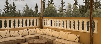 Villa Safran Ailleurs sous les Oliviers 15 minutes from the medina in Marrakech