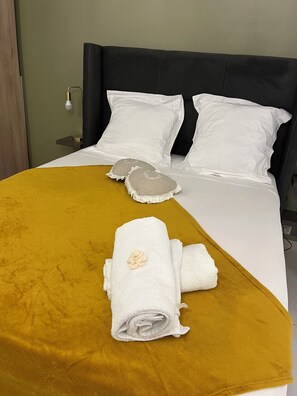 1 bedroom, iron/ironing board, travel cot, WiFi - Lovely studio, ideal for a couple!  (Schoelcher)