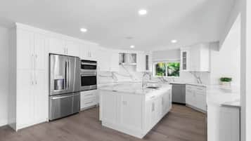 Fridge, microwave, dishwasher, coffee/tea maker