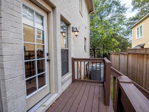 Property grounds - Florence on the Square | Best Playoff Weekend Rate (Oxford)