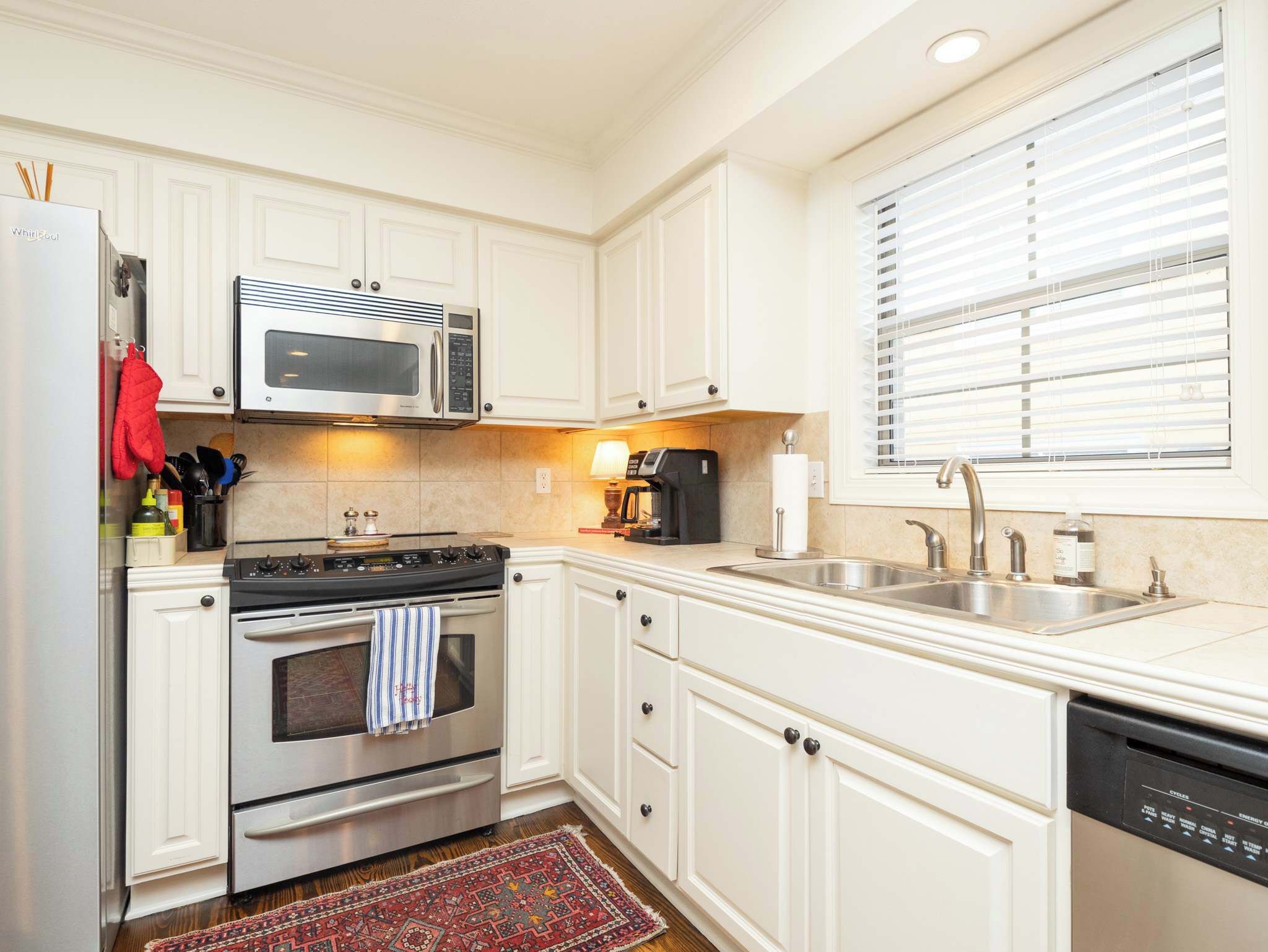 冰箱、微波炉、烤箱、炉灶