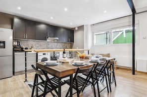 Dining - Suite 332 - Two levels, a table for 12 (Paris)