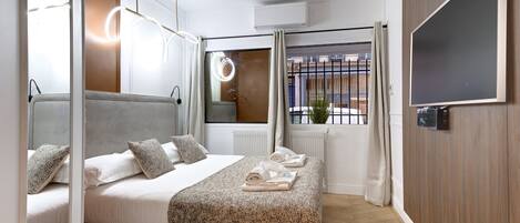 2 bedrooms, desk, iron/ironing board, Internet