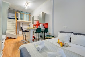 2 bedrooms, internet, bed sheets