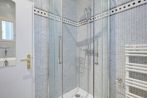 Shower, hair dryer, towels - TBS 108 - Superb modern apartment with balcony (Paris)