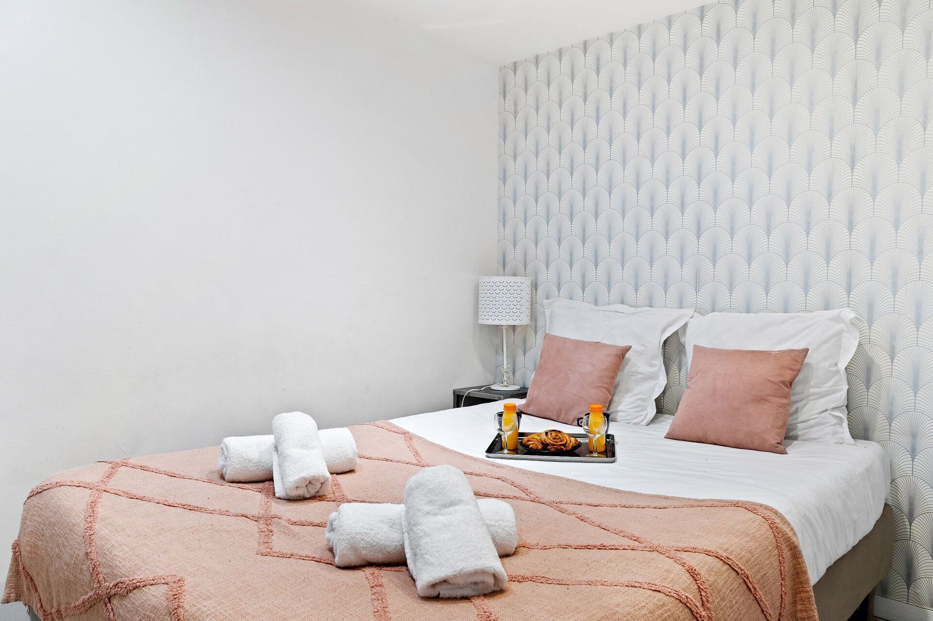 2 bedrooms, iron/ironing board, bed sheets