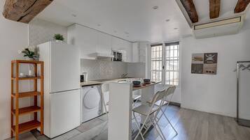 Refrigerador, microondas, lavavajillas, cafetera/tetera