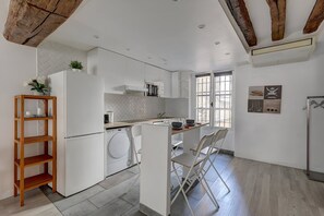 Kühlschrank, Mikrowelle, Geschirrspüler