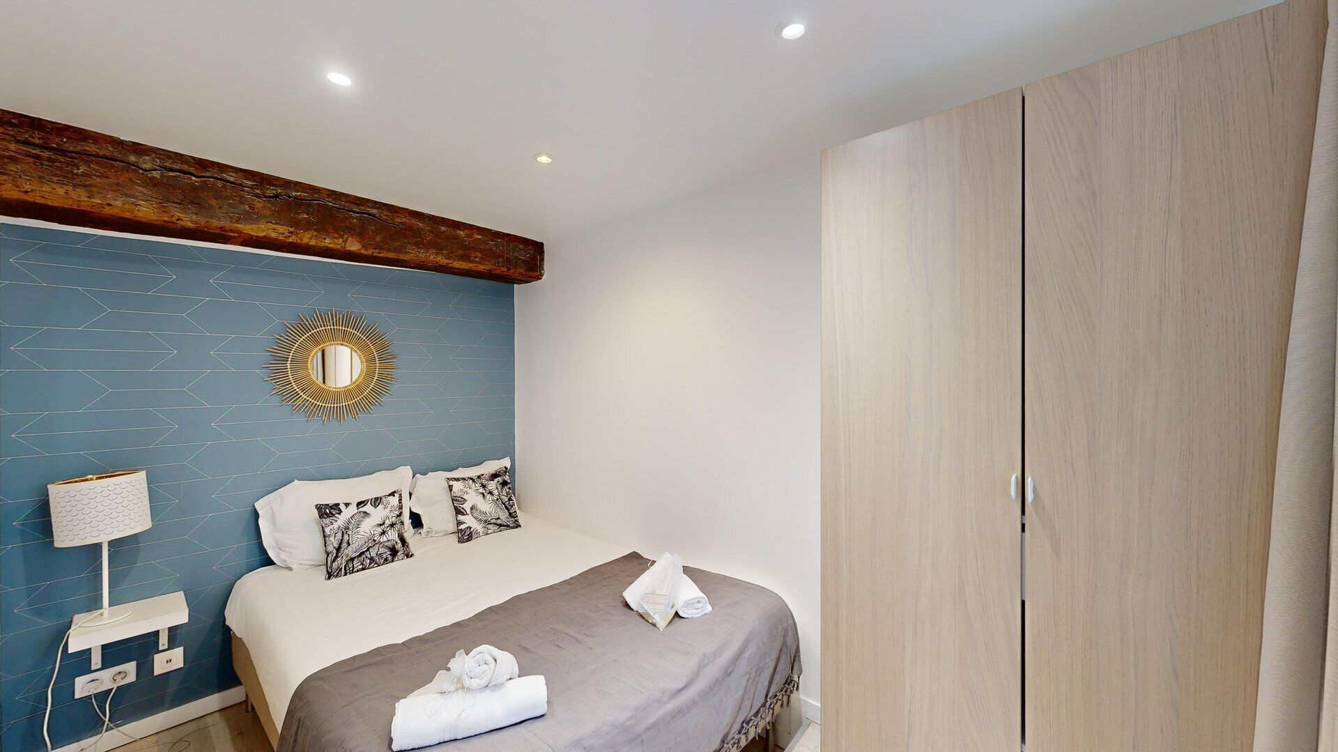 Fer et planche à repasser, draps fournis