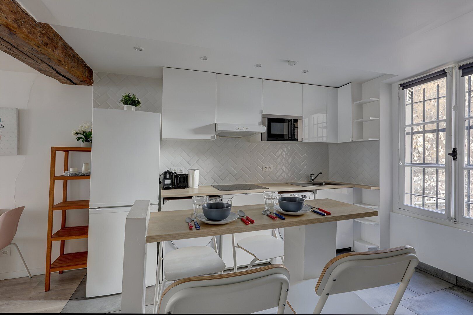 Refrigerador, microondas, lavavajillas, cafetera/tetera