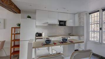 Refrigerador, microondas, lavavajillas, cafetera/tetera