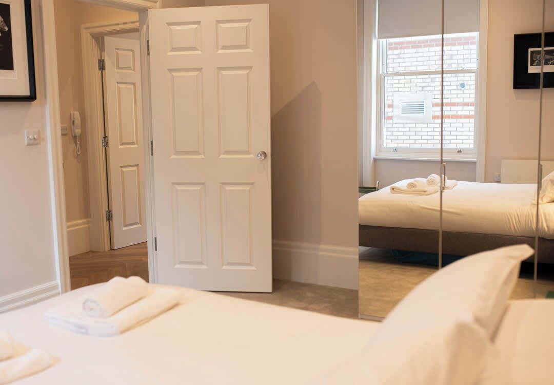 1 Schlafzimmer, Schreibtisch, Bügeleisen/Bügelbrett, Reisekinderbett