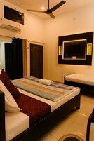 Laptop workspace, free WiFi