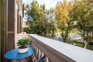 Outdoor dining - BruSilva at the Colosseum (Roma)