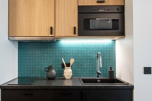 Fridge, microwave, stovetop, coffee/tea maker - NEW - Superbe 1 bdr Appt - Design 60's - Paris 15e (Paris)