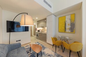 1 bedroom, soundproofing, free WiFi - Bright and cozy studio in Azizi Riviera (Dubai)