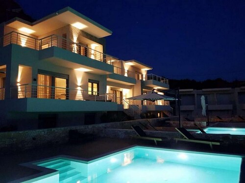 Koralia - Luxury Villa for 8 people with panorama view and private pool