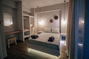 Tabla de planchar con plancha, wifi y ropa de cama 