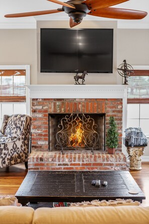 Interior - Spacious 5-bedroom Manor, Movie Room,Horse Views and Pony Parties (Tulsa)