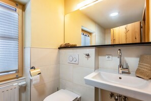 Shower, towels