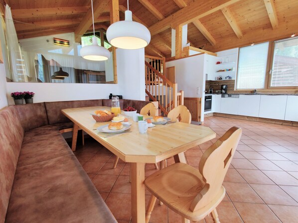 Chalet | Dining - Chalet in Konigsleiten by Zillertal Ski Arena (Wald im Pinzgau)