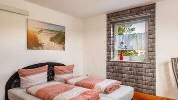 1 habitación, tabla de planchar con plancha, wifi gratis y ropa de cama