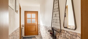 Apartment 'Möblierte Wohnung Ferienwohnung' with Shared Terrace, Shared Garden and Wi-Fi