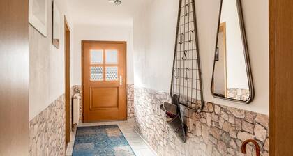 Ferienwohnung 'Möblierte Wohnung' mit Gemeinschaftsterrasse und Wi-Fi