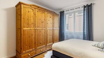 1 bedroom, iron/ironing board, free WiFi, bed sheets