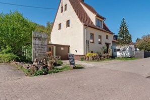 Exterior - Apartment 'Vital Art Naturgarten' with Private Terrace, Shared Garden and Wi-Fi (Zweibrücken)