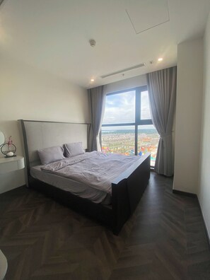 Familie appartement, 1 kingsize bed met slaapbank, balkon, uitzicht op zee | Extra bedden