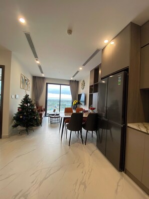 Familienapartment, 1 King-Bett und Schlafsofa, Balkon, Meerblick | 2 Schlafzimmer, Verdunkelungsvorhänge, Bügeleisen/Bügelbrett