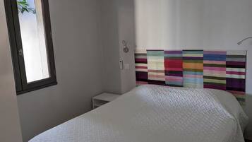 2 habitaciones, tabla de planchar con plancha, wifi y ropa de cama