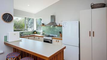 House, 3 Bedrooms, Non Smoking, Beach View | Private kitchen | Microwave, oven, stovetop, electric kettle