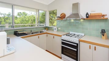 House, 3 Bedrooms, Non Smoking, Beach View | Private kitchen | Microwave, oven, stovetop, electric kettle
