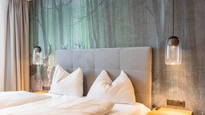 A hotel room with a large bed, two bedside tables, and a headboard. - Modern Apartment With Balcony (Fiss)