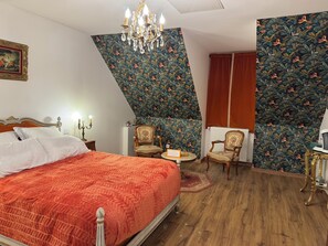 1 bedroom, iron/ironing board, travel cot, WiFi - Cosy room in the woods (Mont-près-Chambord)