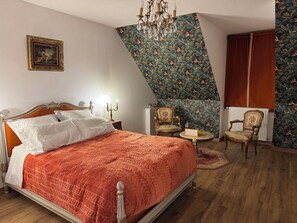 1 bedroom, iron/ironing board, travel cot, WiFi - Cosy room in the woods (Mont-près-Chambord)